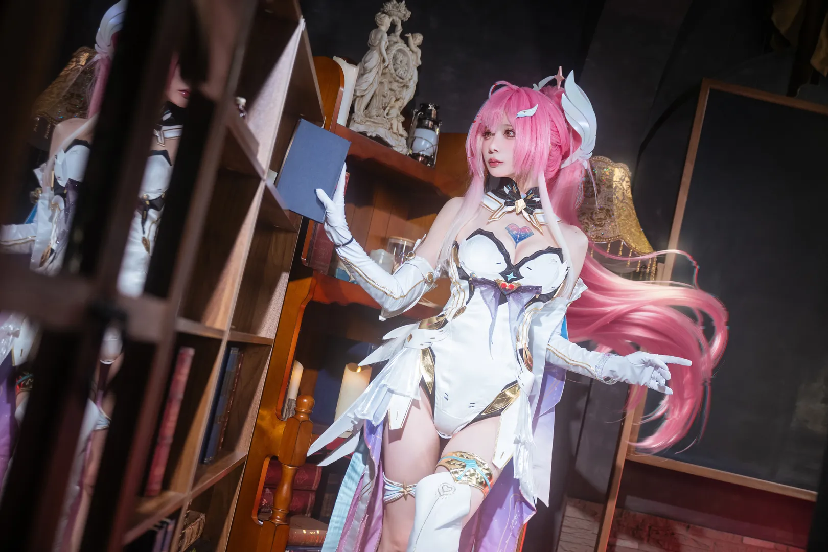鸣潮, cosplay, 爱弥斯cos, 学院风, 图书馆 - 第7张