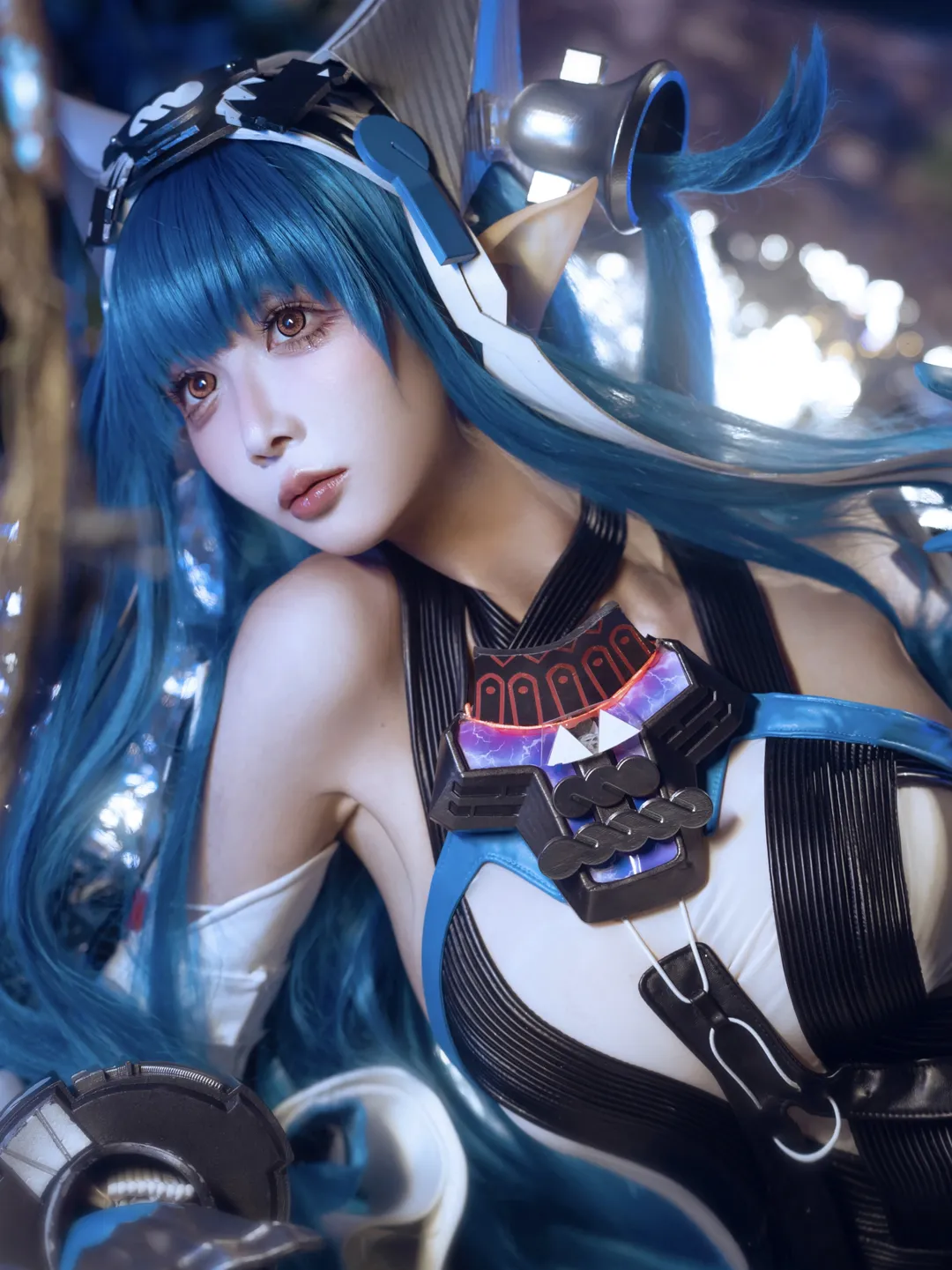 Atmospheric photography, Sci-fi cosplay, Arknights: Endfield, Mechanical aesthetics, Blue-themed outfit - Image 4