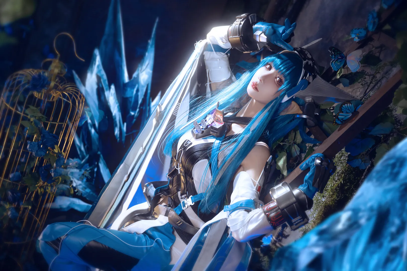 Atmospheric photography, Sci-fi cosplay, Arknights: Endfield, Mechanical aesthetics, Blue-themed outfit - Image 5