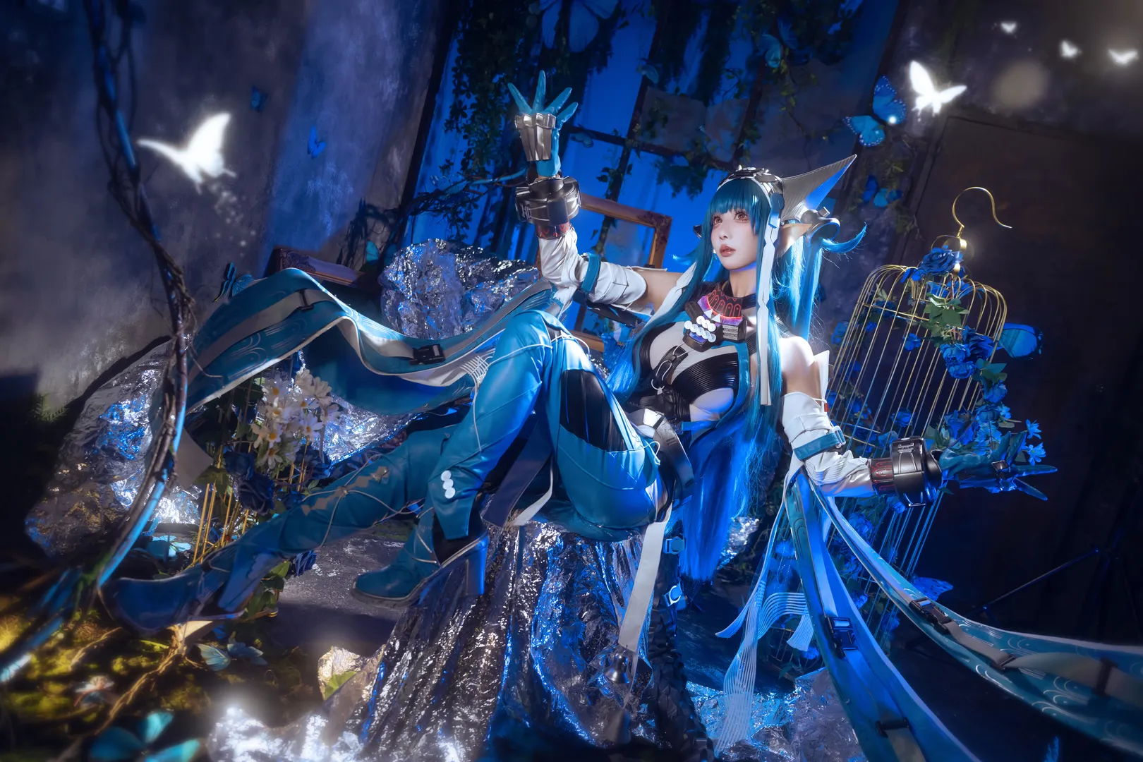 Atmospheric photography, Sci-fi cosplay, Arknights: Endfield, Mechanical aesthetics, Blue-themed outfit - Image 6