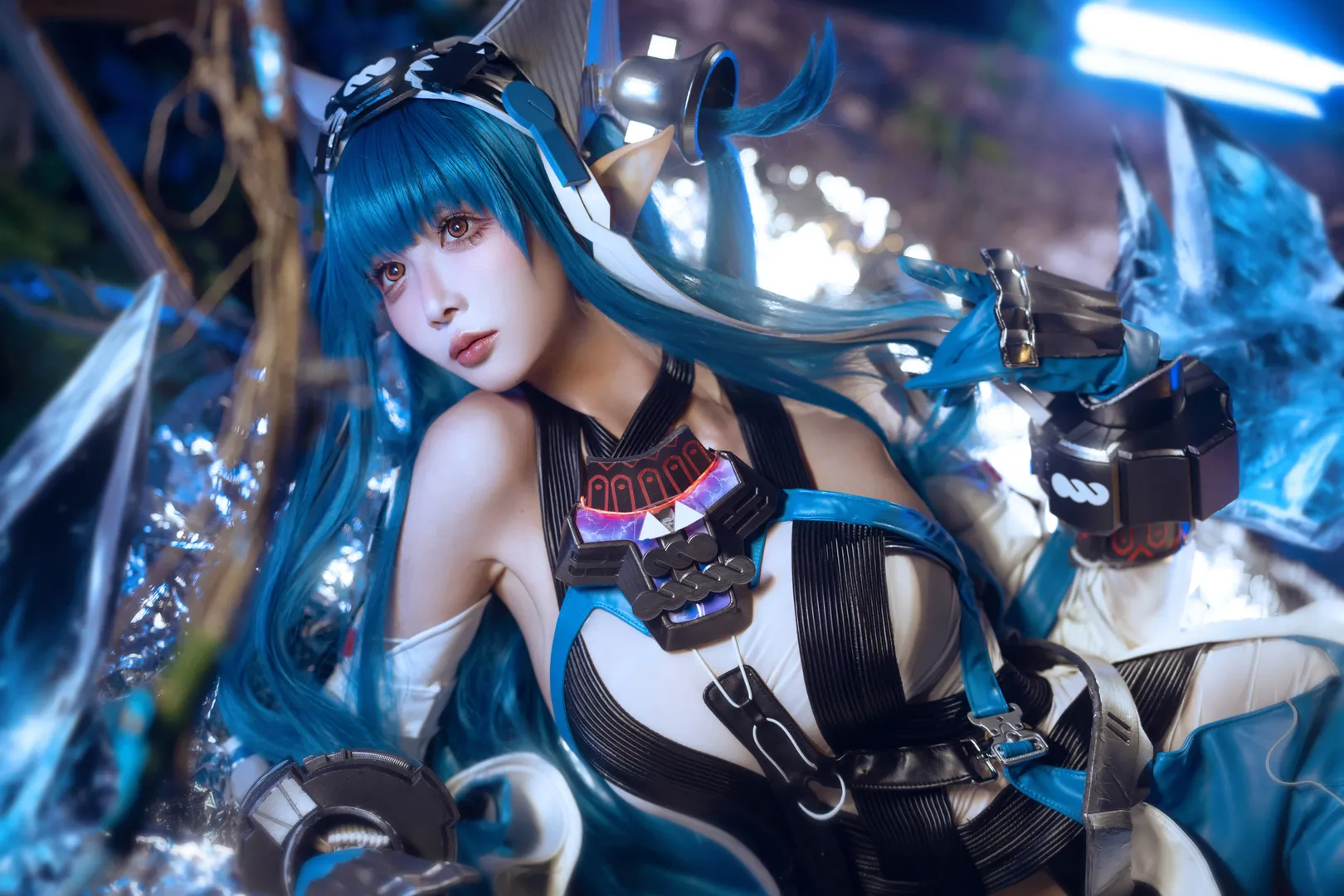Atmospheric photography, Sci-fi cosplay, Arknights: Endfield, Mechanical aesthetics, Blue-themed outfit - Image 7