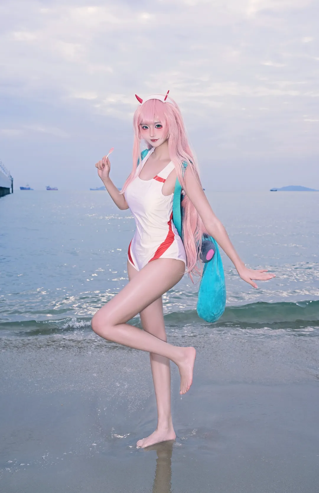 Long pink hair, Swimsuit cosplay, Beach photography, Summer atmosphere, Sanya photoshoot booking - Image 2