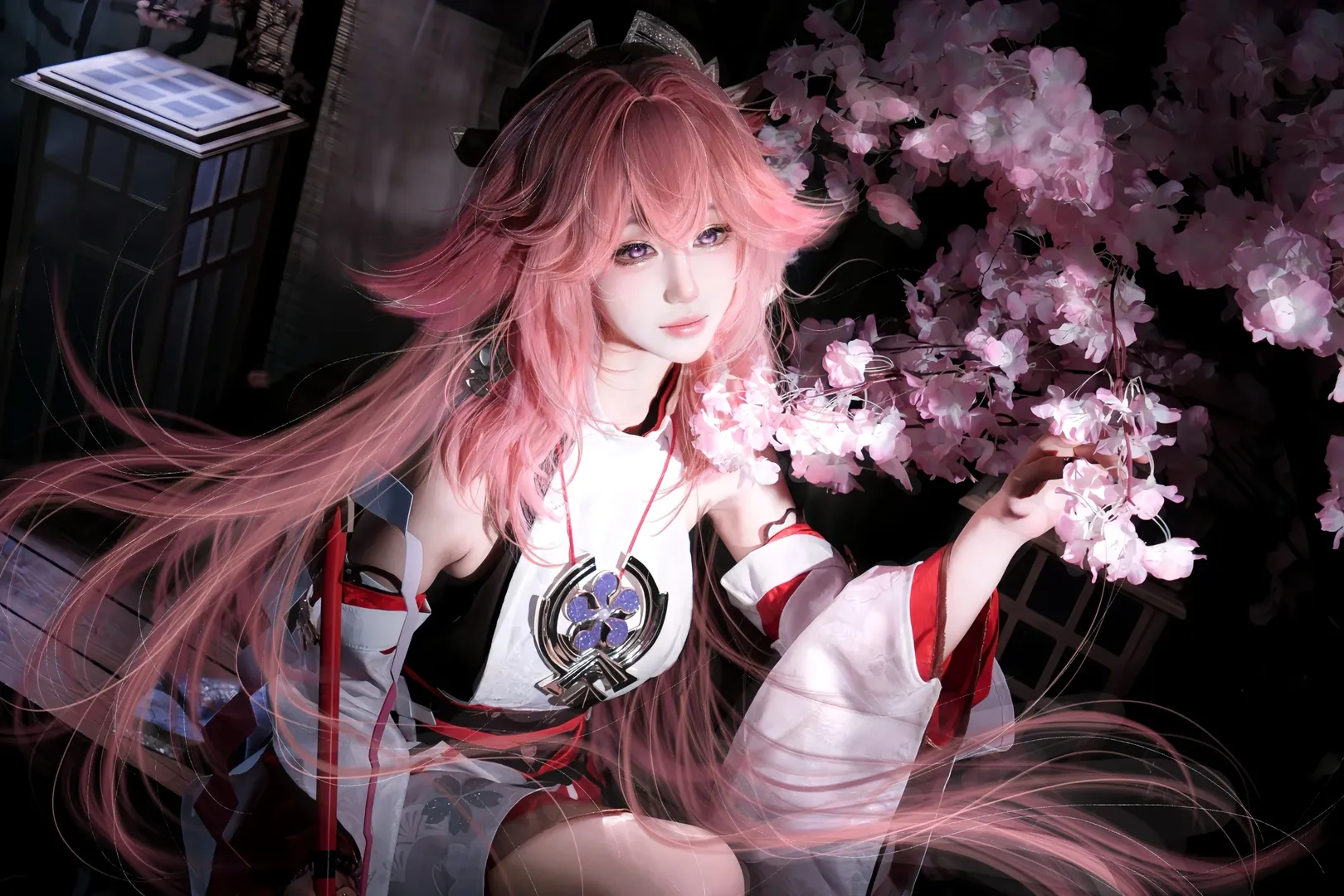 原神, 八重神子cos, 和风服饰, 粉色假发, 樱花造景 - 第2张