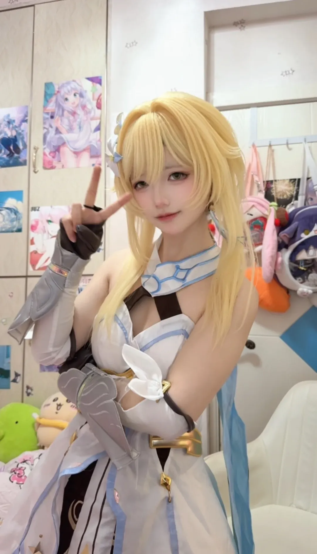 Genshin Impact, Lumine cosplay, Casual cosplay, Anime-style fashion, Teyvat Traveler - Image 2