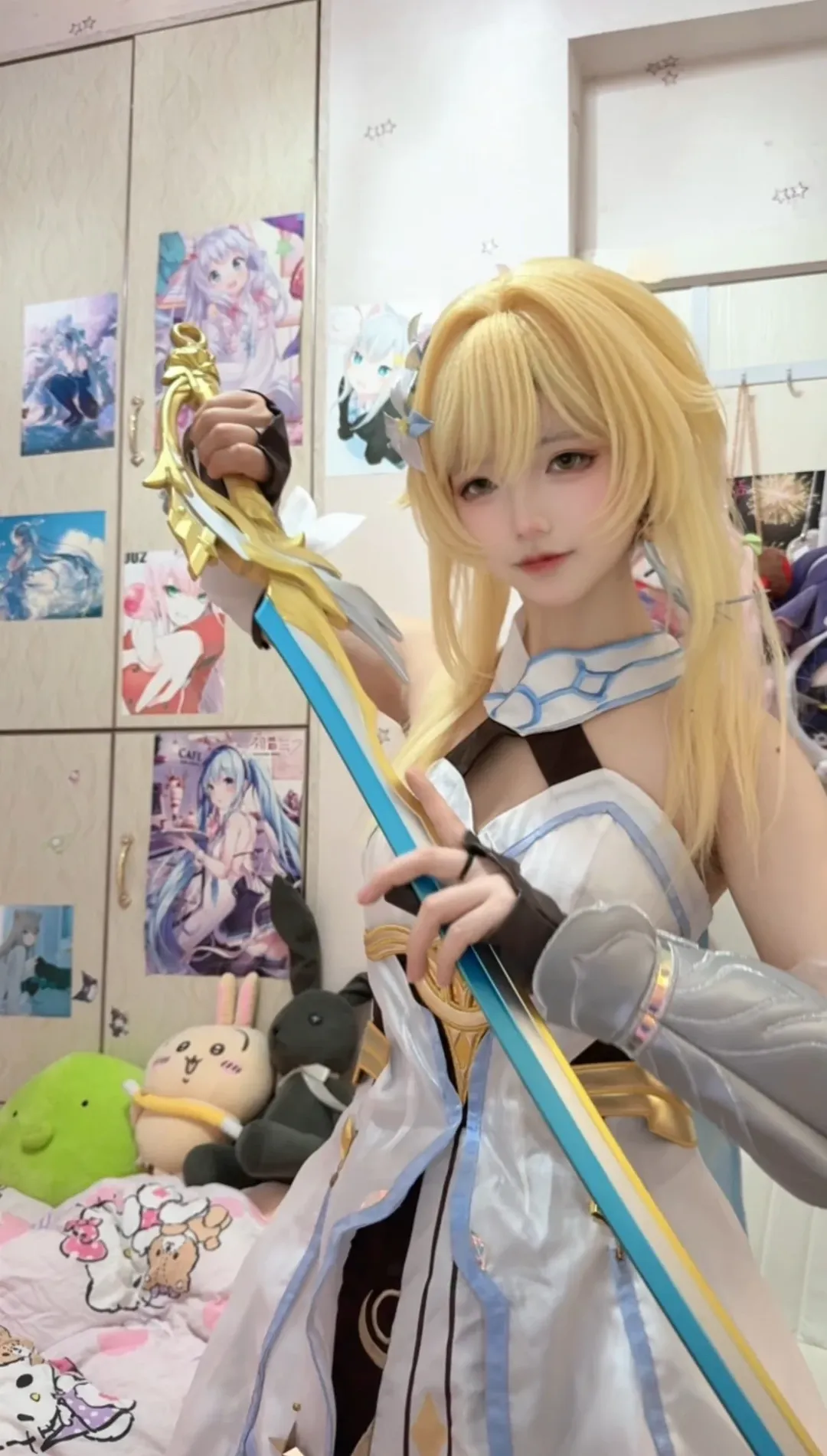 Genshin Impact, Lumine cosplay, Casual cosplay, Anime-style fashion, Teyvat Traveler - Image 3