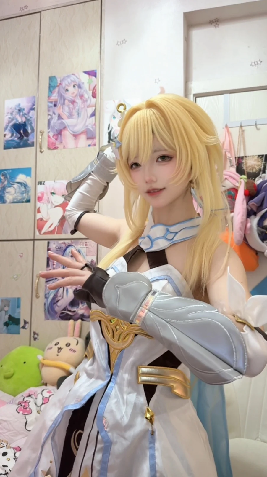 Genshin Impact, Lumine cosplay, Casual cosplay, Anime-style fashion, Teyvat Traveler - Image 4