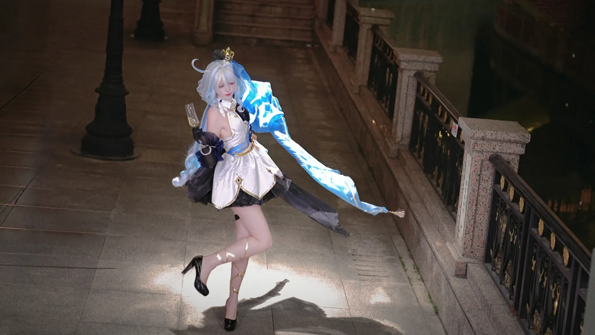 原神, cosplay, 芙宁娜cos, 夜景, 同人服 - 第3张