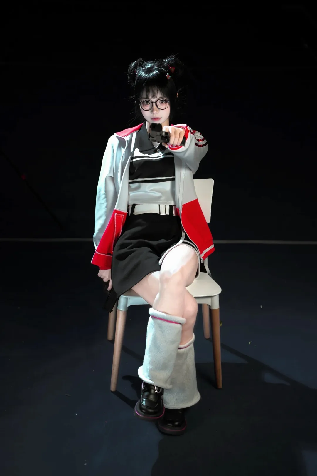 二次元cosplay, 司小南cos, 斩神动画, 持枪造型, 眼镜少女 - 第3张