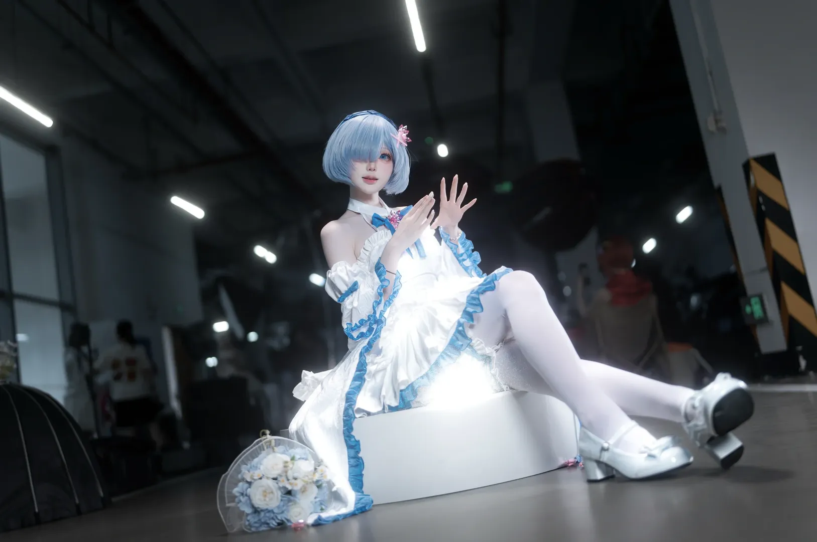 cosplay, 二次元少女, 蕾姆cos, 地下车库写真, 蓝色假发 - 第2张