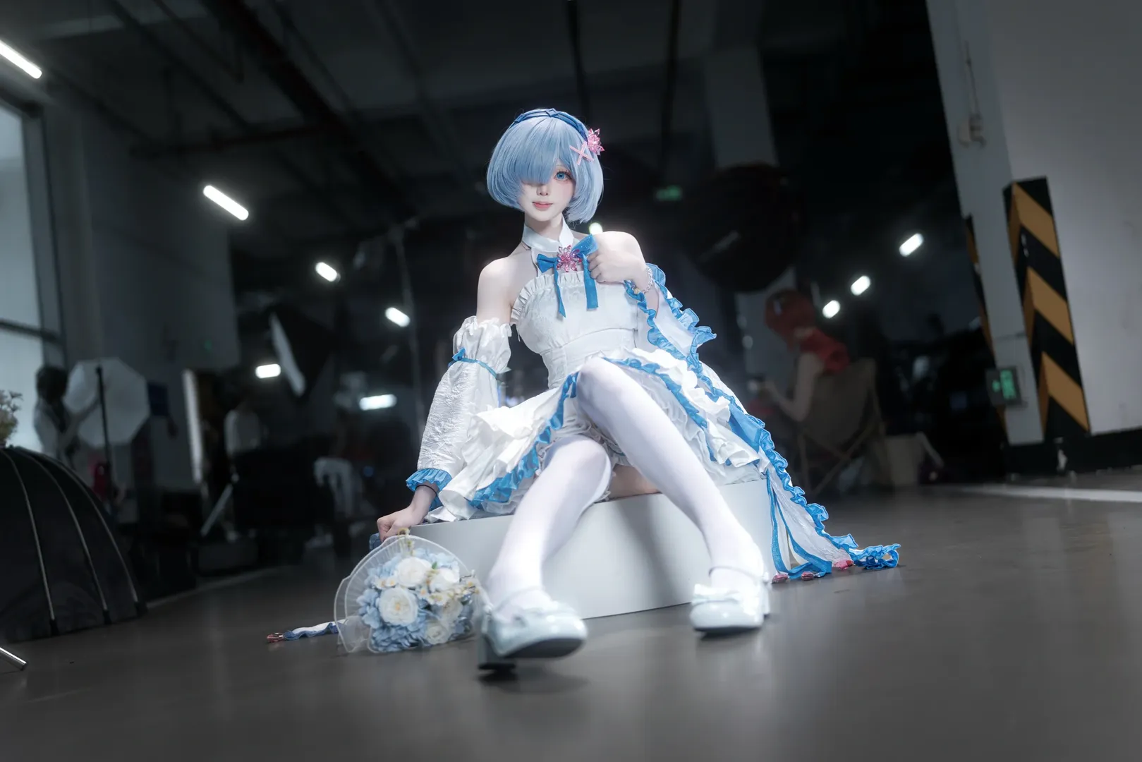 cosplay, 二次元少女, 蕾姆cos, 地下车库写真, 蓝色假发 - 第3张