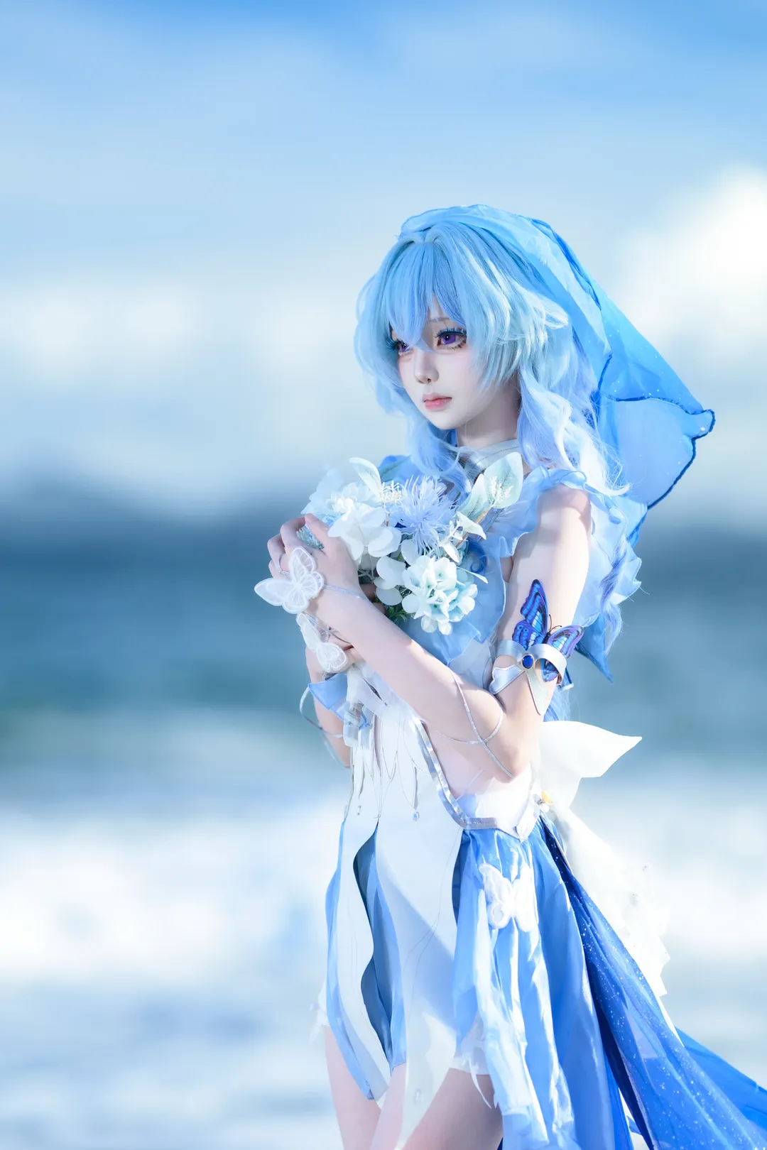 鸣潮, 角色还原, 海边摄影, 守岸人cos, 蓝色系服装 - 第2张