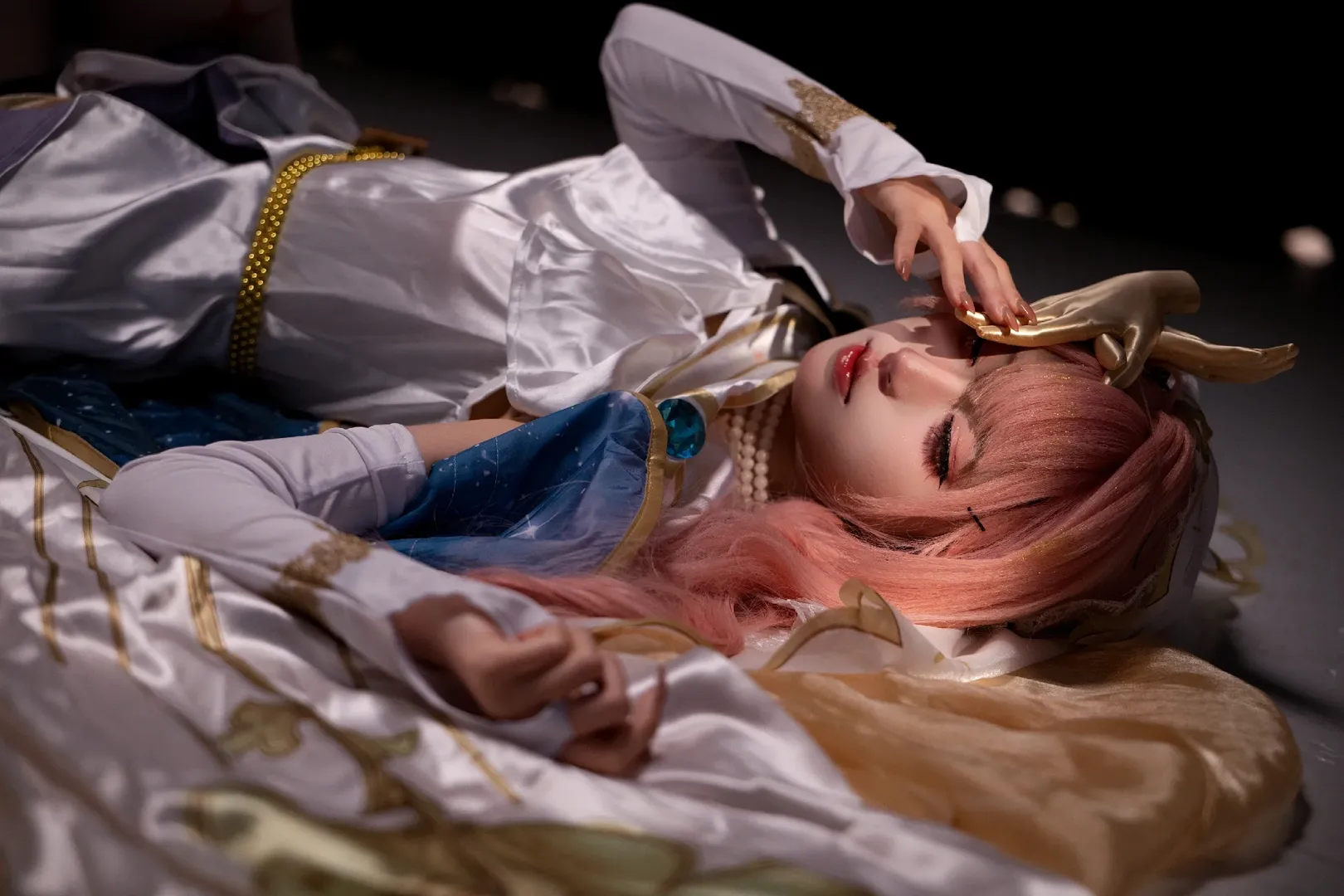 明日方舟, 蕾缪安cos, cosplay摄影, 粉发cosplay, 天使角色