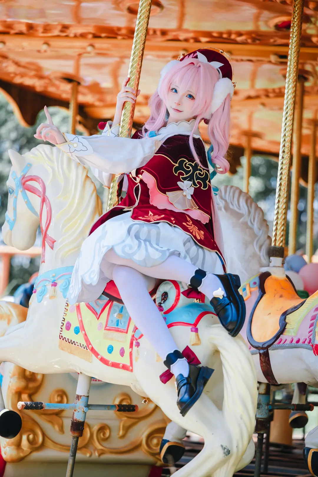Honkai: Star Rail, Cosplay photography, Hyacinthia cosplay, Merry-go-round, Amusement park location shoot - Image 1