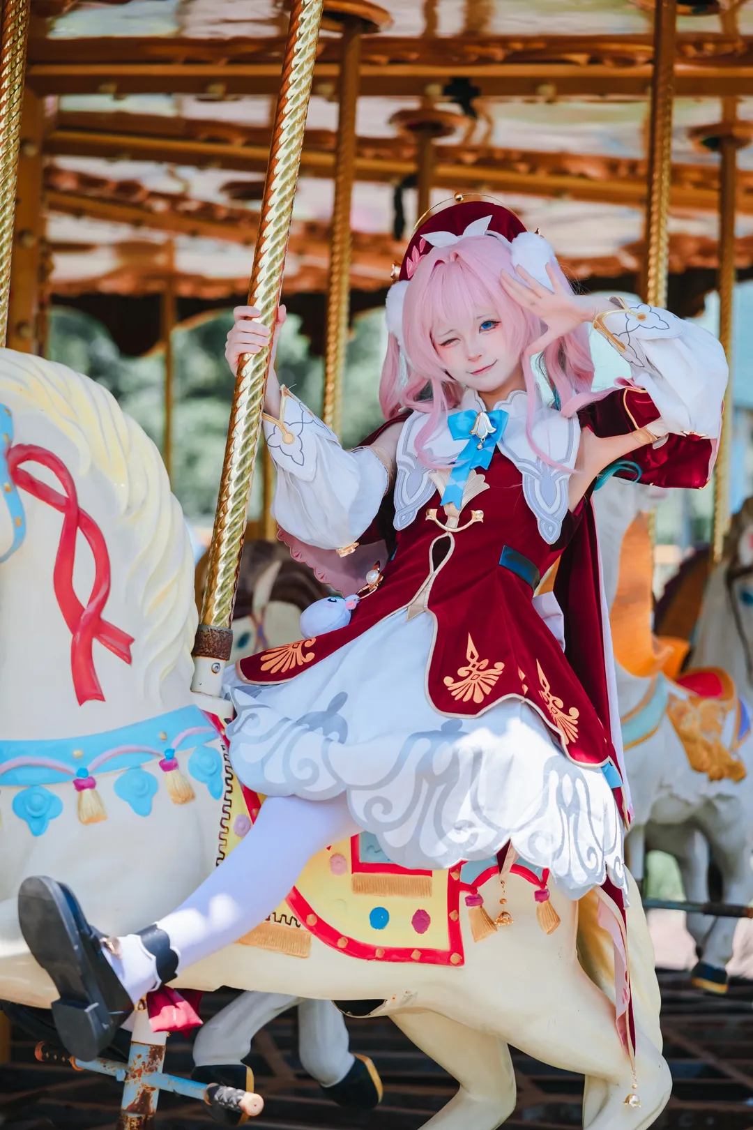Honkai: Star Rail, Cosplay photography, Hyacinthia cosplay, Merry-go-round, Amusement park location shoot - Image 2