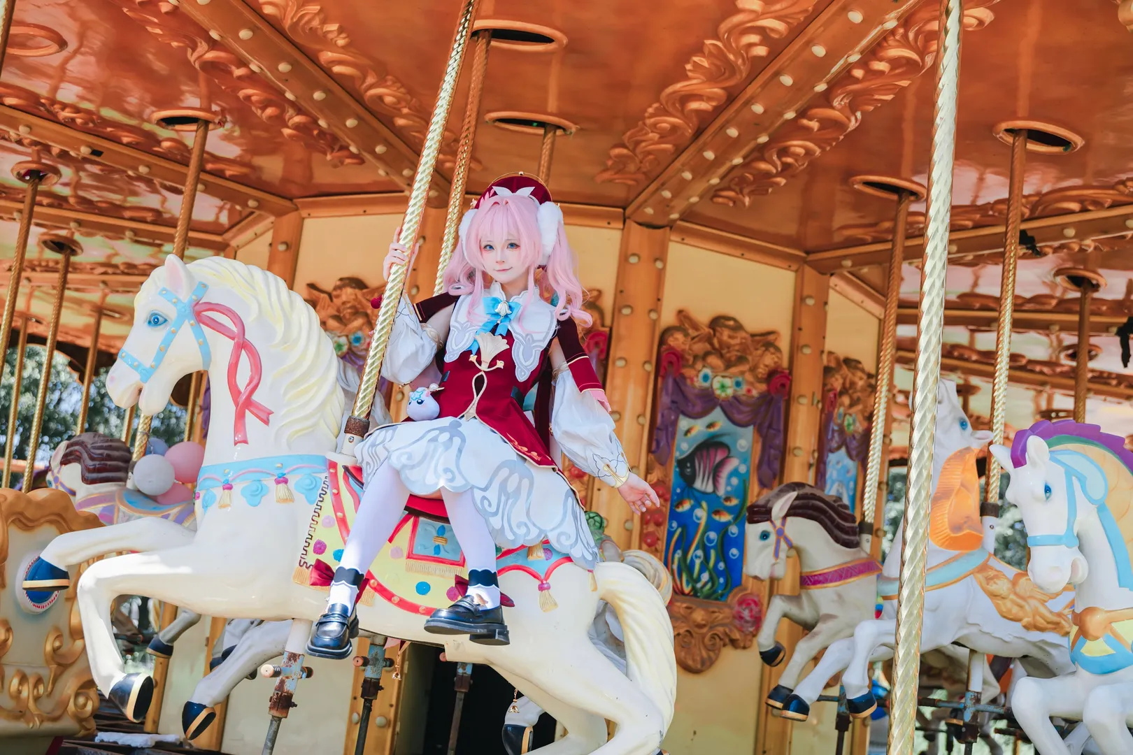 崩坏星穹铁道, Cosplay摄影, 风堇cos, 旋转木马, 游乐园外景