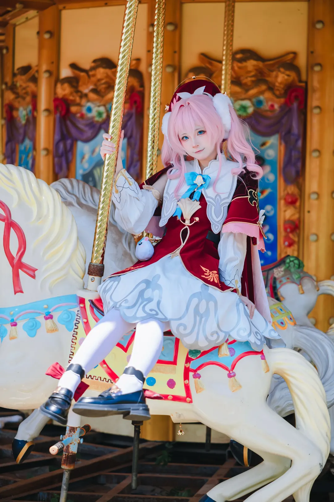 Honkai: Star Rail, Cosplay photography, Hyacinthia cosplay, Merry-go-round, Amusement park location shoot - Image 4