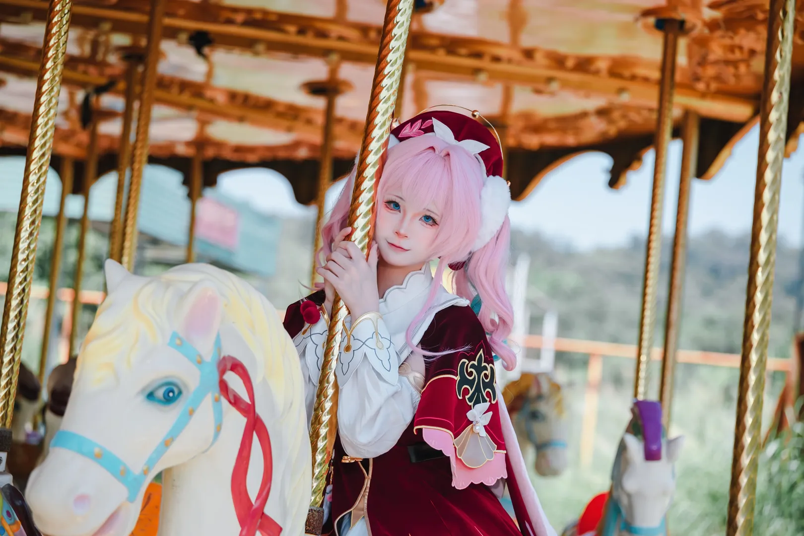 Honkai: Star Rail, Cosplay photography, Hyacinthia cosplay, Merry-go-round, Amusement park location shoot - Image 5