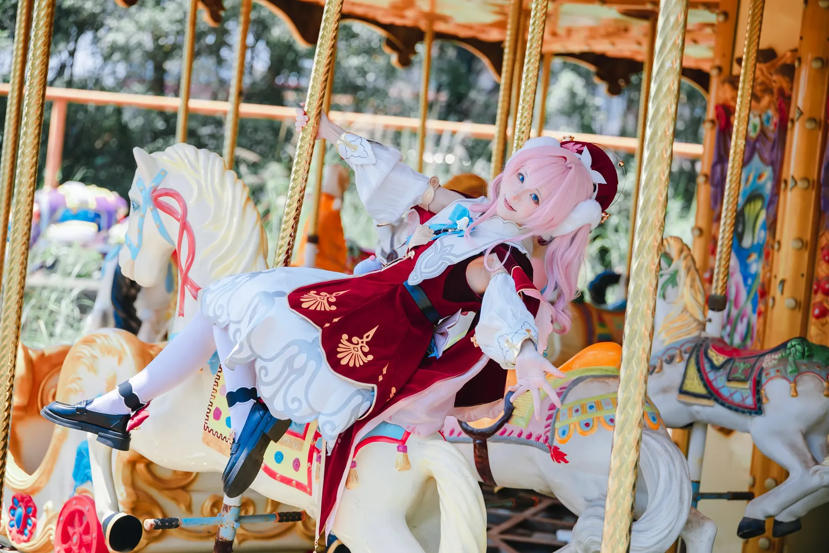 Honkai: Star Rail, Cosplay photography, Hyacinthia cosplay, Merry-go-round, Amusement park location shoot - Image 6