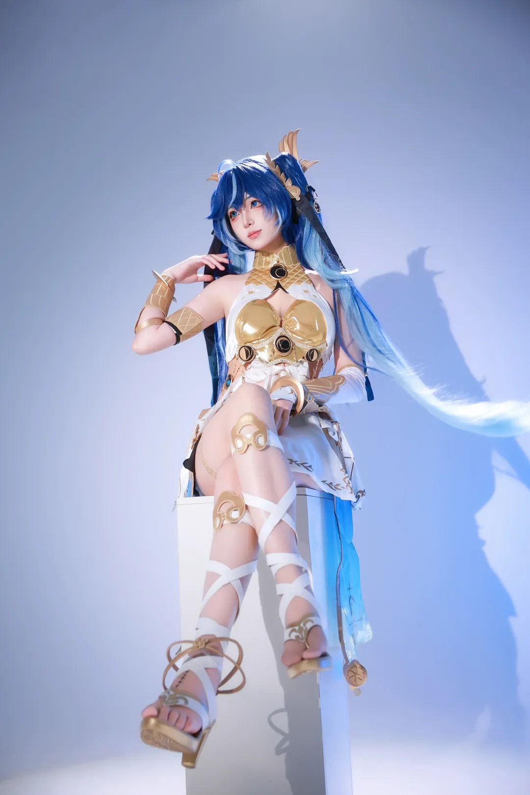白棚拍摄, cosplay, 尤诺cos, 蓝发, 金色配饰