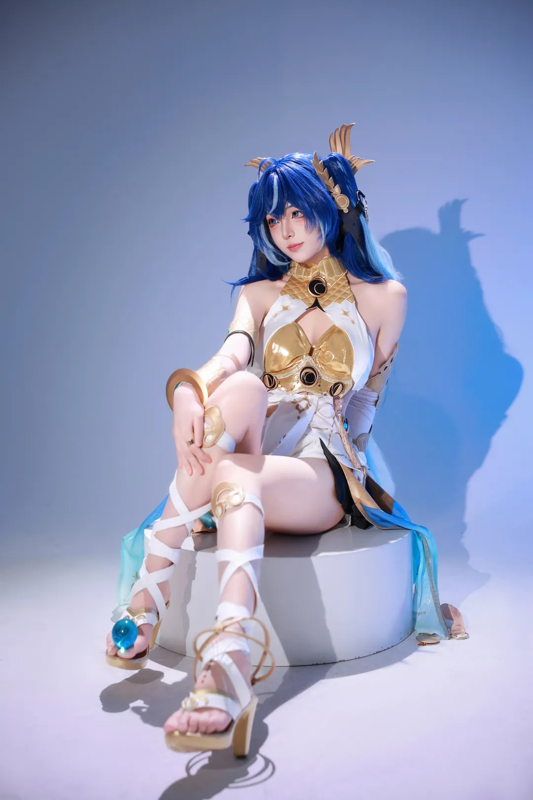 白ホリ撮影, コスプレ, ユーノ コスプレ, 青髪, 金色のアクセサリー - 2枚目