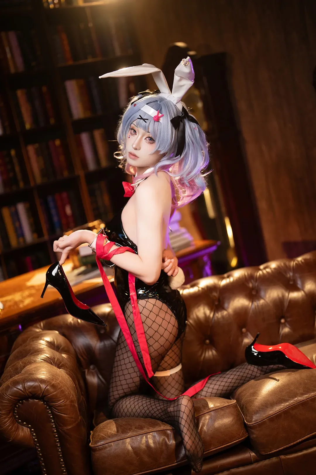 初音未来cos, 兔子洞, cosplay摄影, 兔女郎装扮, 漆皮服装