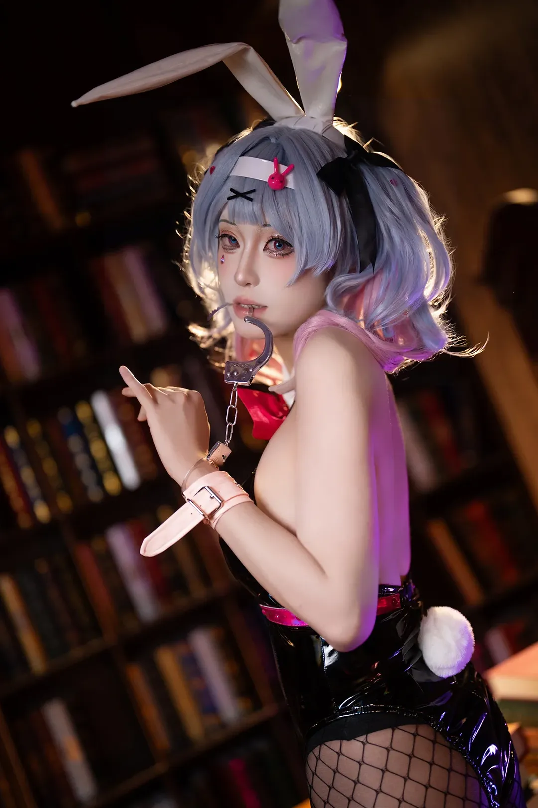初音未来cos, 兔子洞, cosplay摄影, 兔女郎装扮, 漆皮服装 - 第2张