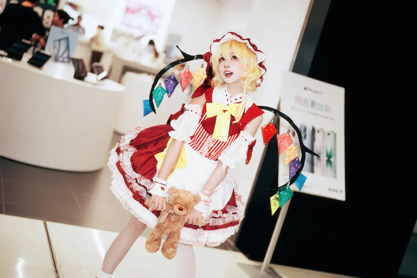 Touhou Project, Anime cosplay, Flandre Scarlet Cosplay, Moe-style outfit, Outdoor photoshoot sharing - Image 3