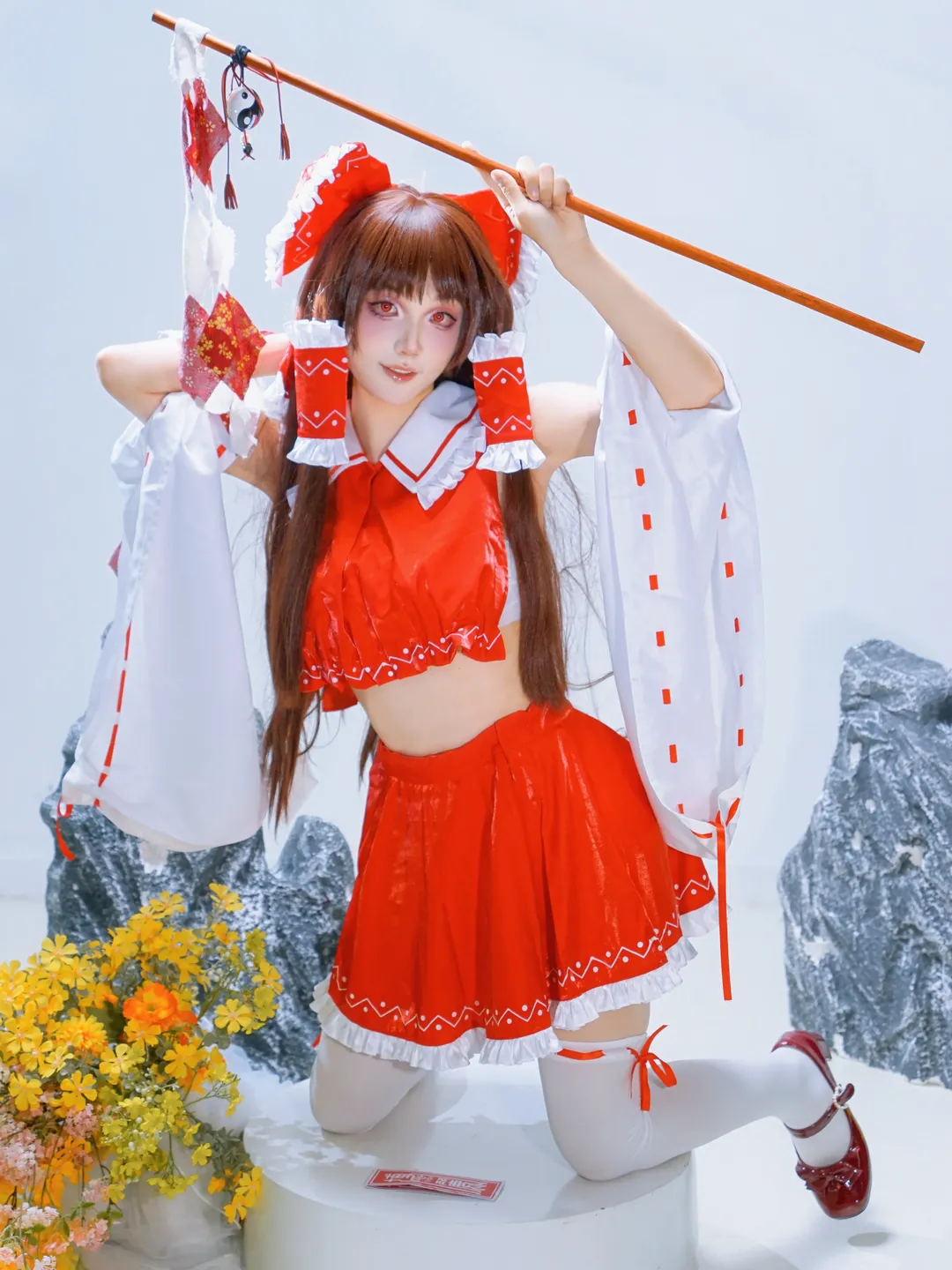 Anime-style photography, Reimu Hakurei Cosplay, Touhou Project, Cosplay photoshoot, Shrine maiden outfit - Image 2
