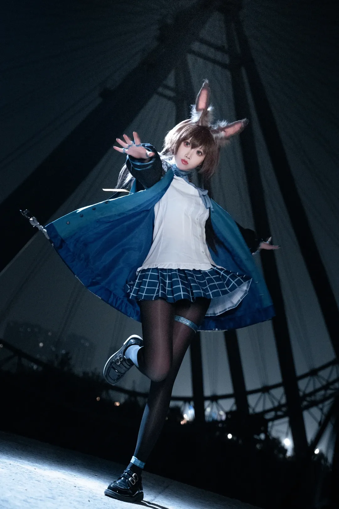 アークナイツ, アーミヤ コスプレ, 写真のポーズ, インダストリアルスタイル, 撮影テクニック