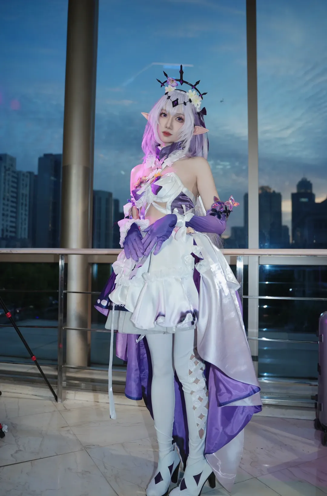 cosplay, Anime-style photography, Honkai: Star Rail, Castorice cosplay, City street photography - Image 4