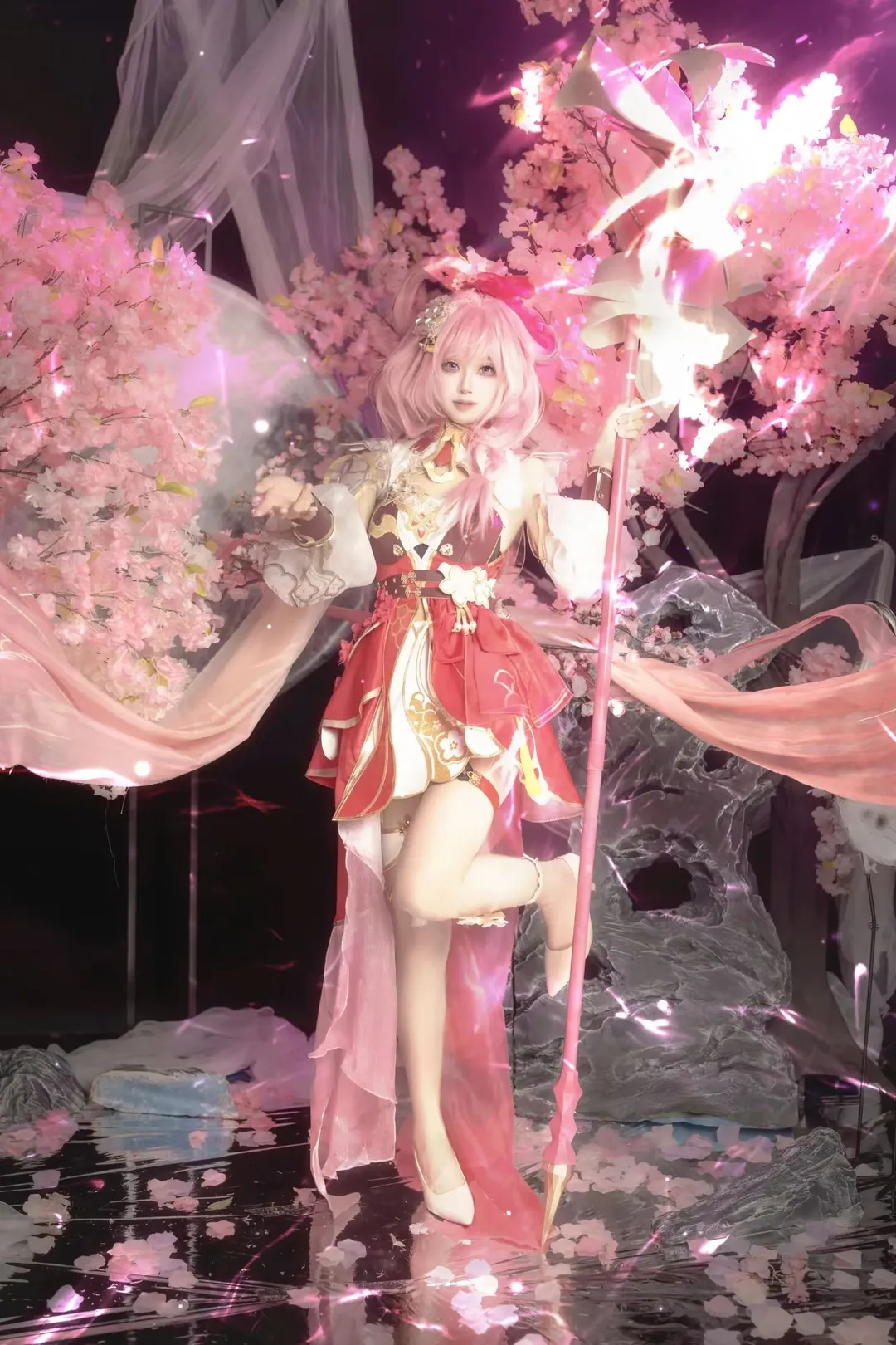 粉色系cosplay, 古風角色扮演, 仙俠風裝扮, 櫻花主題攝影, 遊戲角色coser