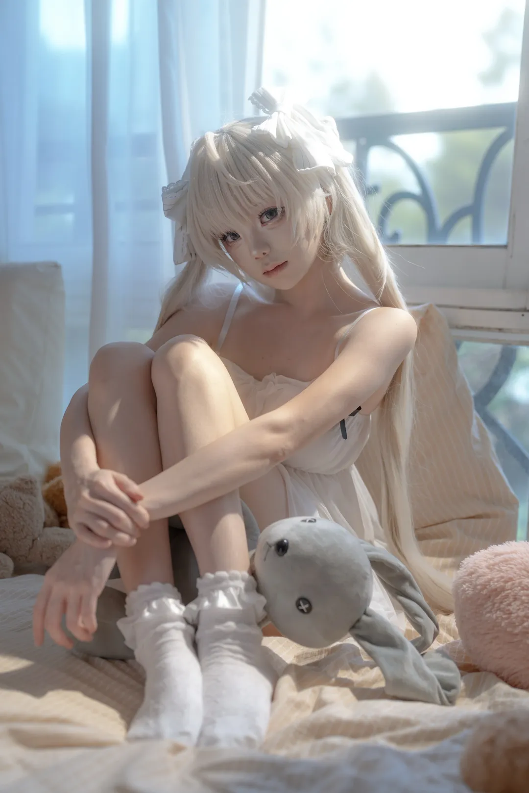春日野穹cos, 缘之空, cosplay写真, 白毛双马尾, 治愈系氛围 - 第1张
