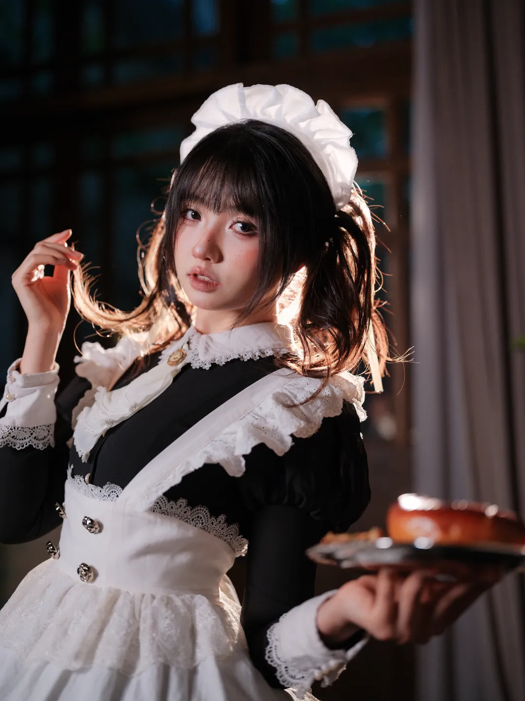 氛围感摄影, 室内写真, cosplay分享, 复古英伦风女仆装, 蕾丝女仆裙 - 第7张