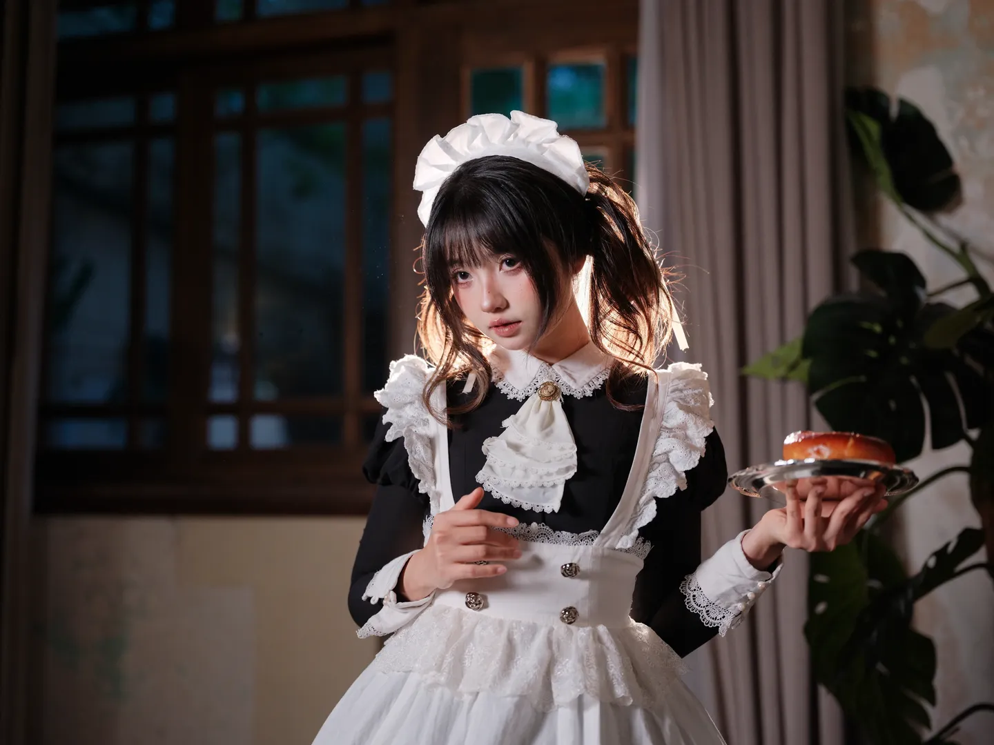 氛围感摄影, 室内写真, cosplay分享, 复古英伦风女仆装, 蕾丝女仆裙 - 第8张
