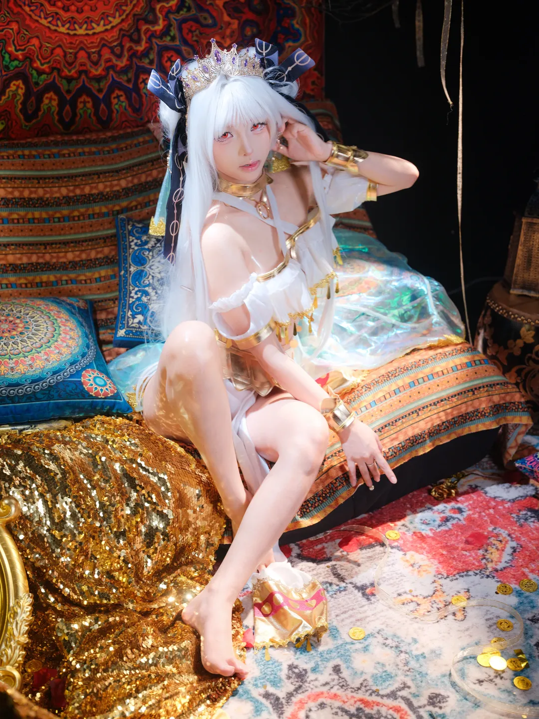 氛围感摄影, 游戏角色还原, cosplay穿搭, 异域风cosplay, 白毛红眼