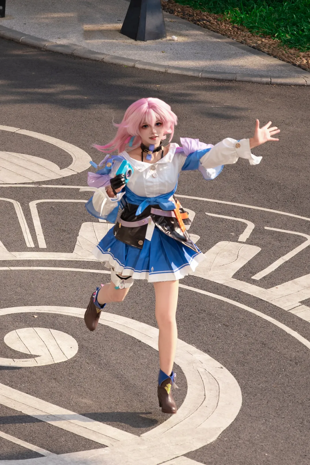 Honkai: Star Rail, March 7th cosplay, Cosplay photography, Anime recreation, Street location