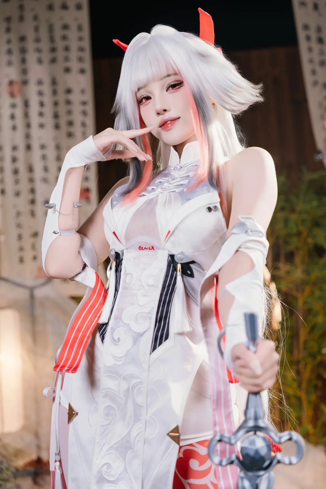 叶瞬光cos, 绝区零, 二次元妆造, cosplay摄影, 白毛红瞳