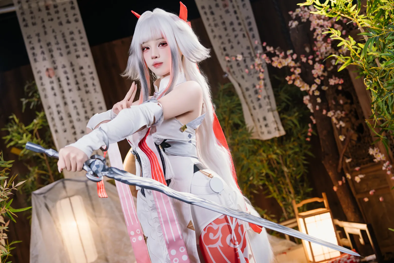 叶瞬光cos, 绝区零, 二次元妆造, cosplay摄影, 白毛红瞳 - 第3张
