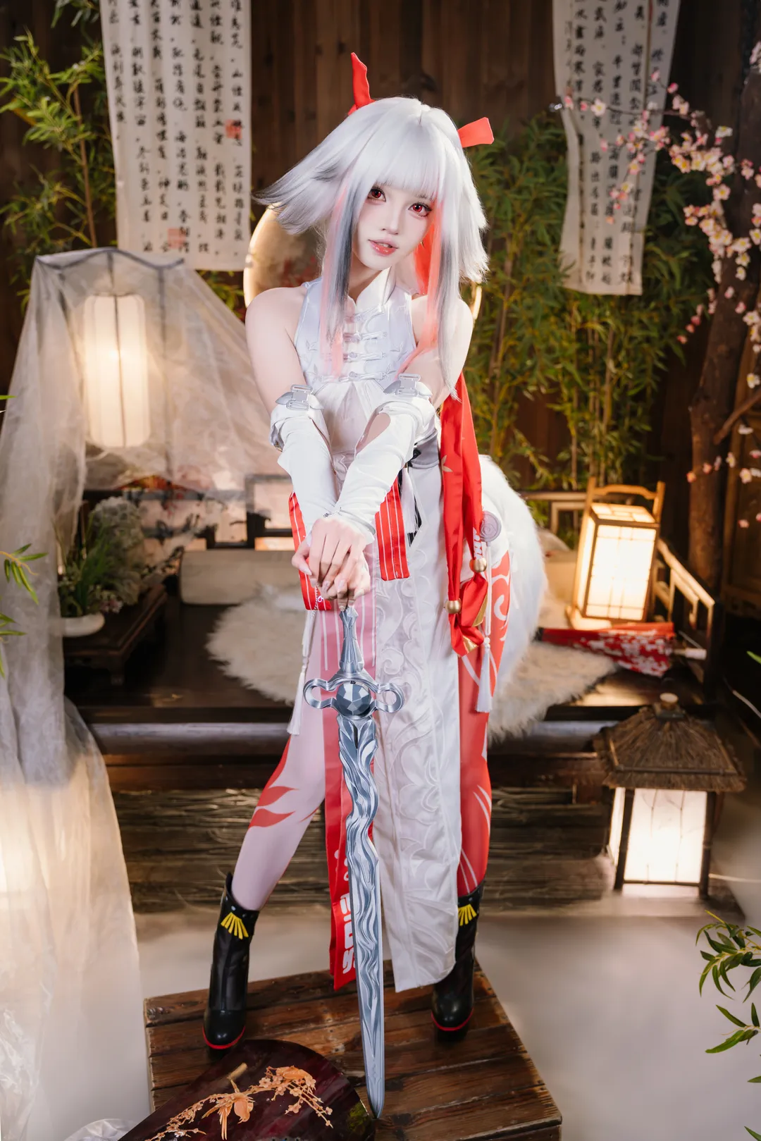 叶瞬光cos, 绝区零, 二次元妆造, cosplay摄影, 白毛红瞳 - 第4张