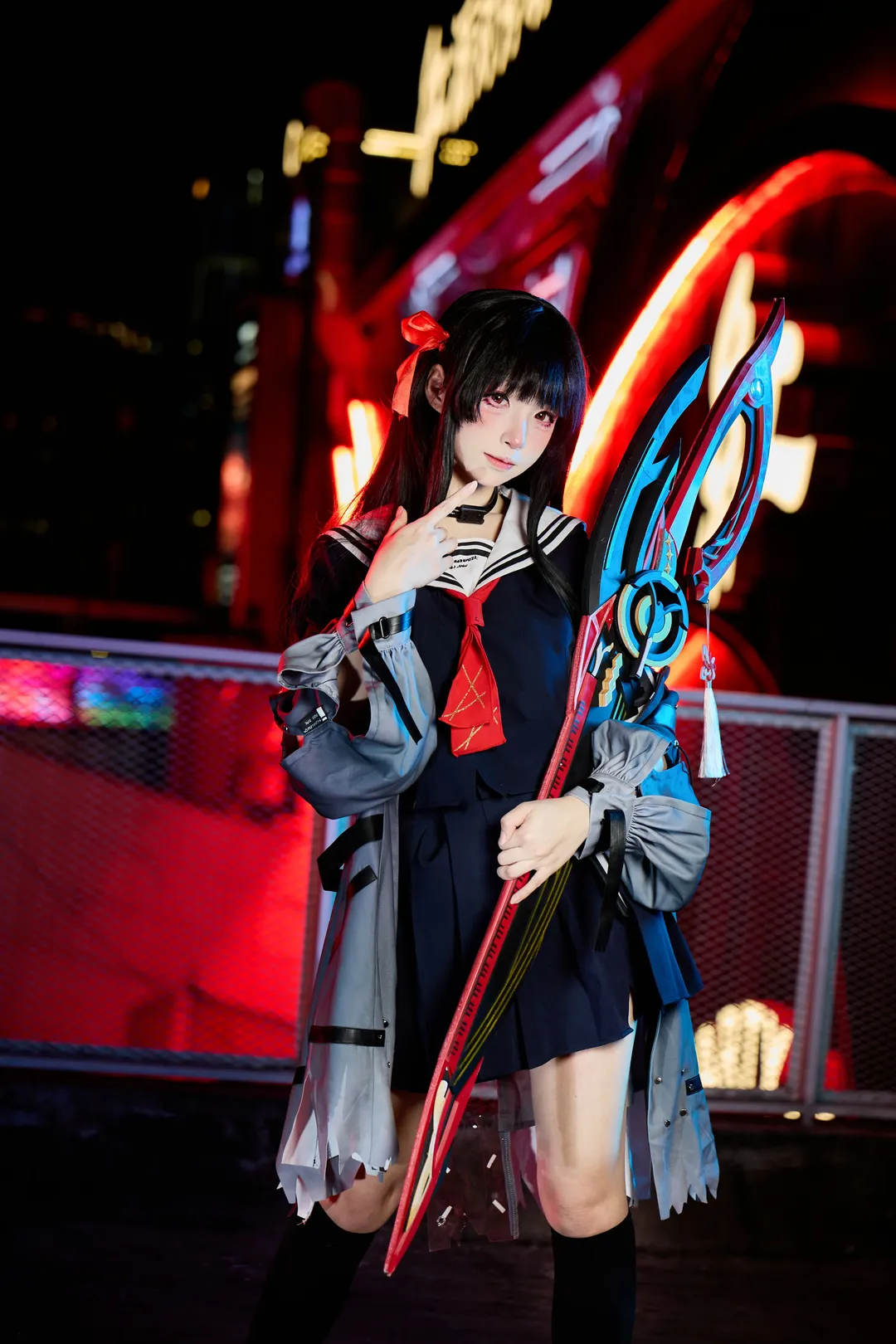 Wuthering Waves, Cyberpunk, Chisa cosplay, Night street photography, Weapon props - Image 4