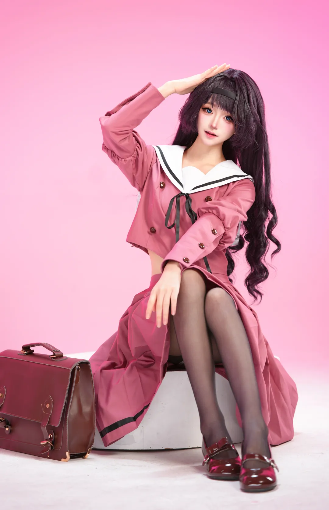 粉色水手服cosplay, 二次元少女写真, 黑发蓝瞳造型, 纯色背景棚拍, 校园jk制服 - 第8张