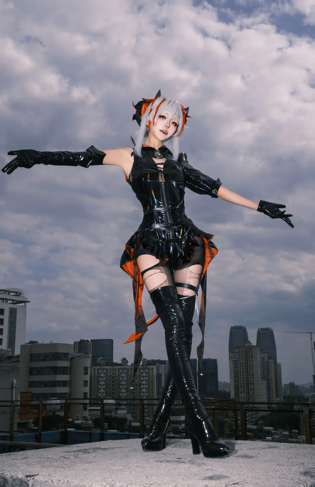 コスプレ, 屋外ストリートスナップ, クールでスタイリッシュなスタイル, 都市建築, 叛逆美学