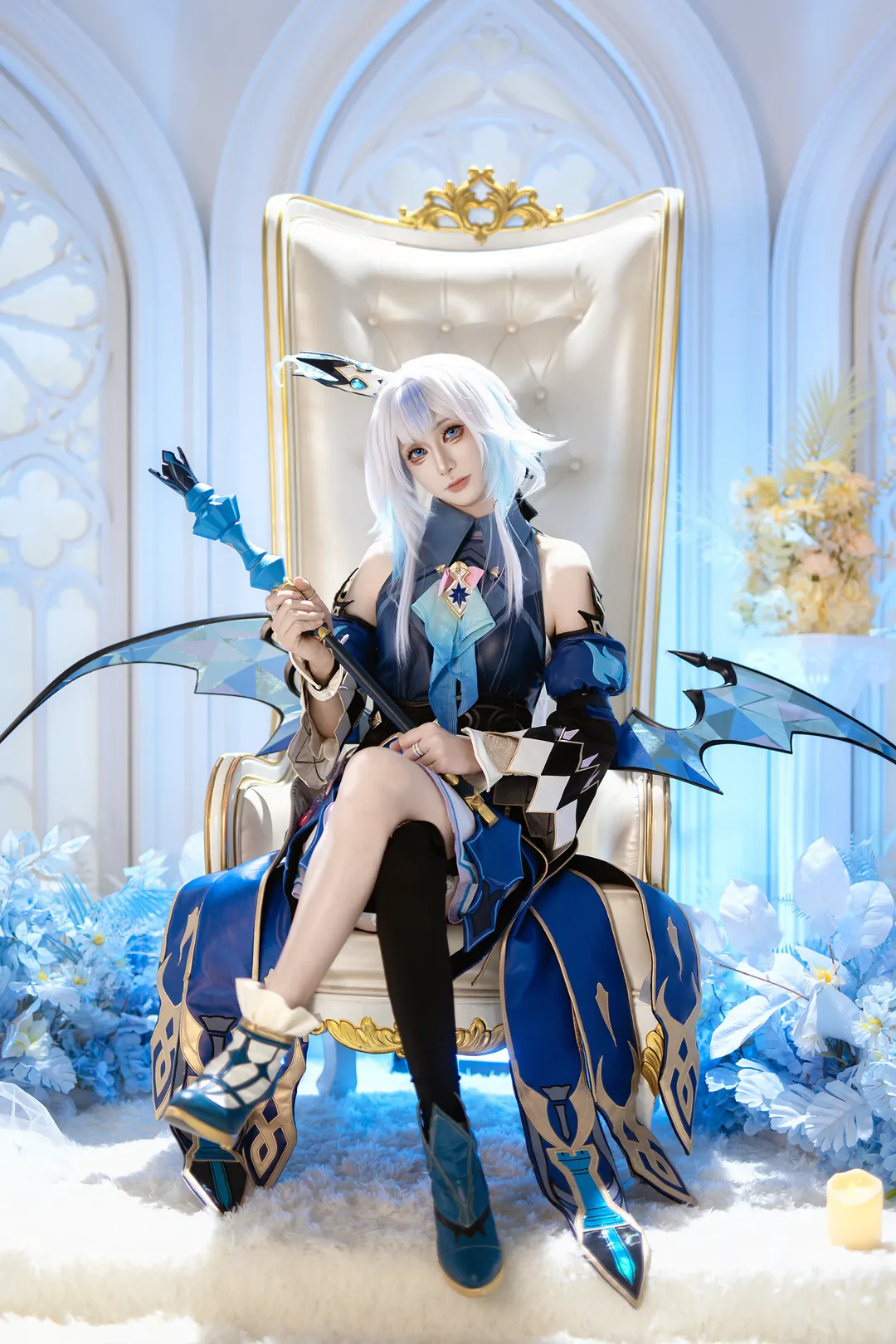 刻律德拉cos, 蓝白色系cosplay, 异形翅膀造型, 国际象棋场景摄影, cosplay正片分享 - 第1张