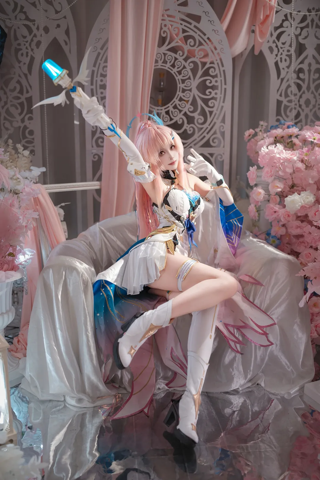 鸣潮, 二次元少女, 爱弥斯cos, 梦幻氛围, cosplay摄影 - 第1张