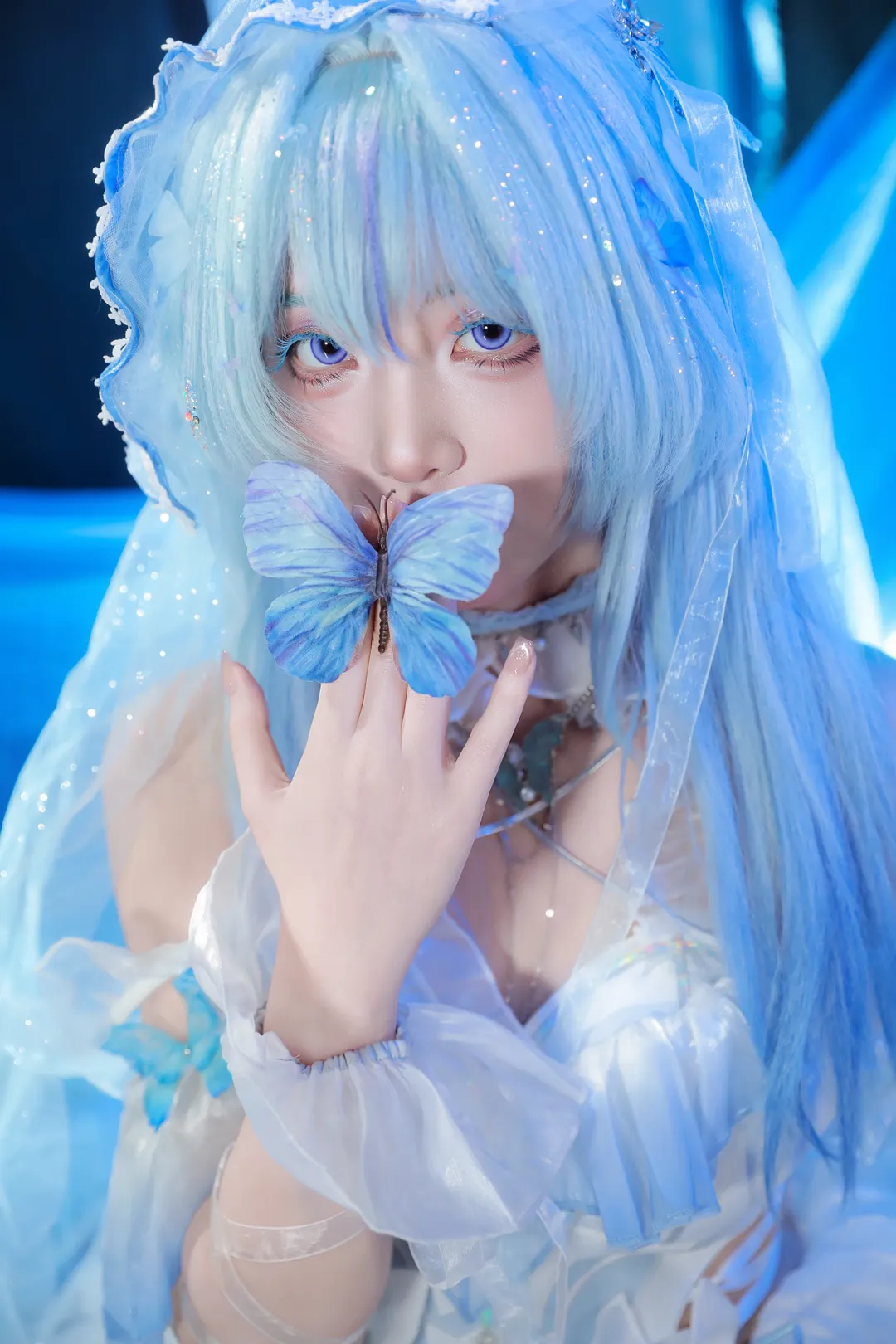 鳴潮, ショアキーパー コスプレ, 青系コスプレ, 幻想的なエルフのポートレート, クール系写真 - 2枚目