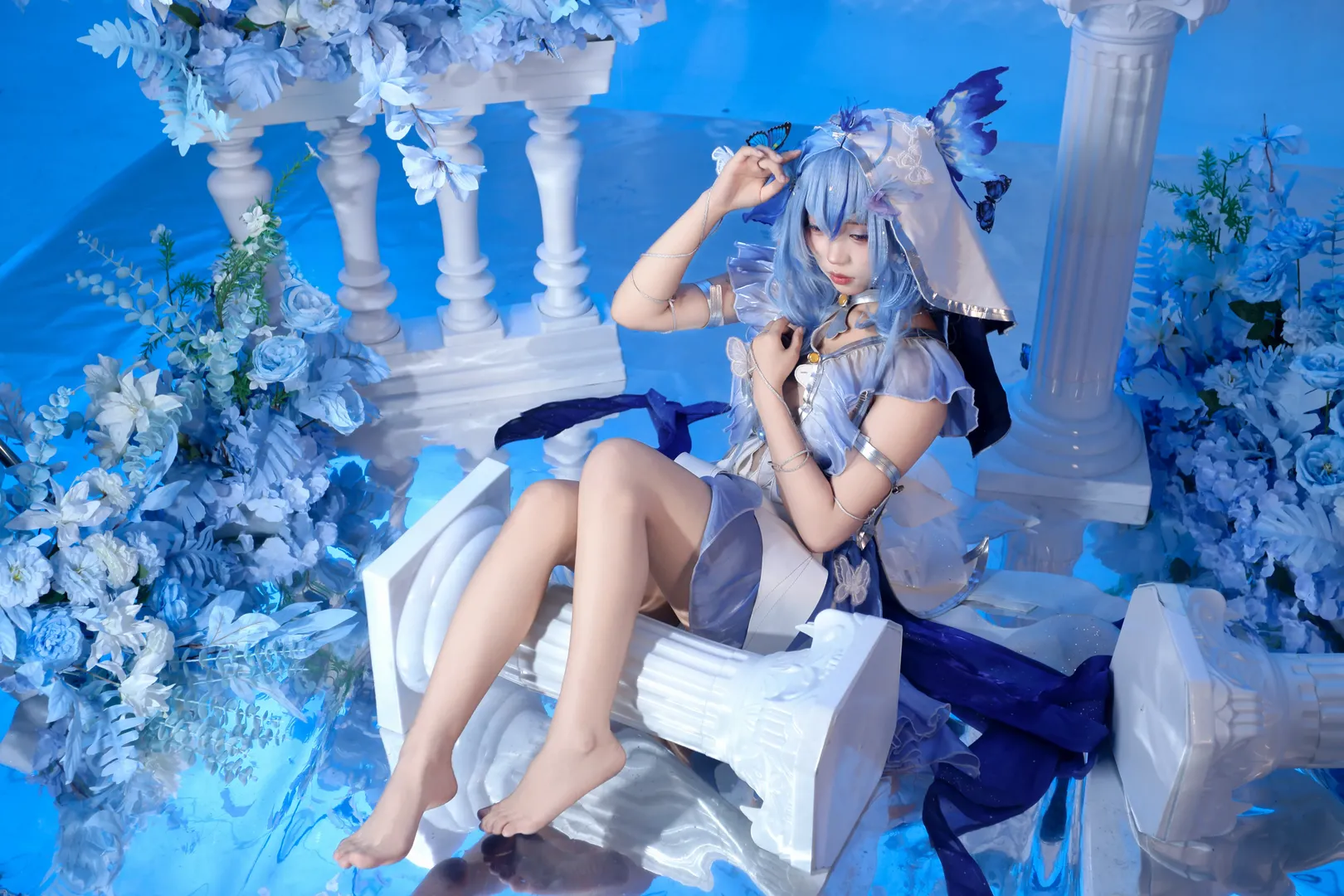 鸣潮, 守岸人cos, cosplay正片, 镜面摄影, 蓝白配色 - 第2张