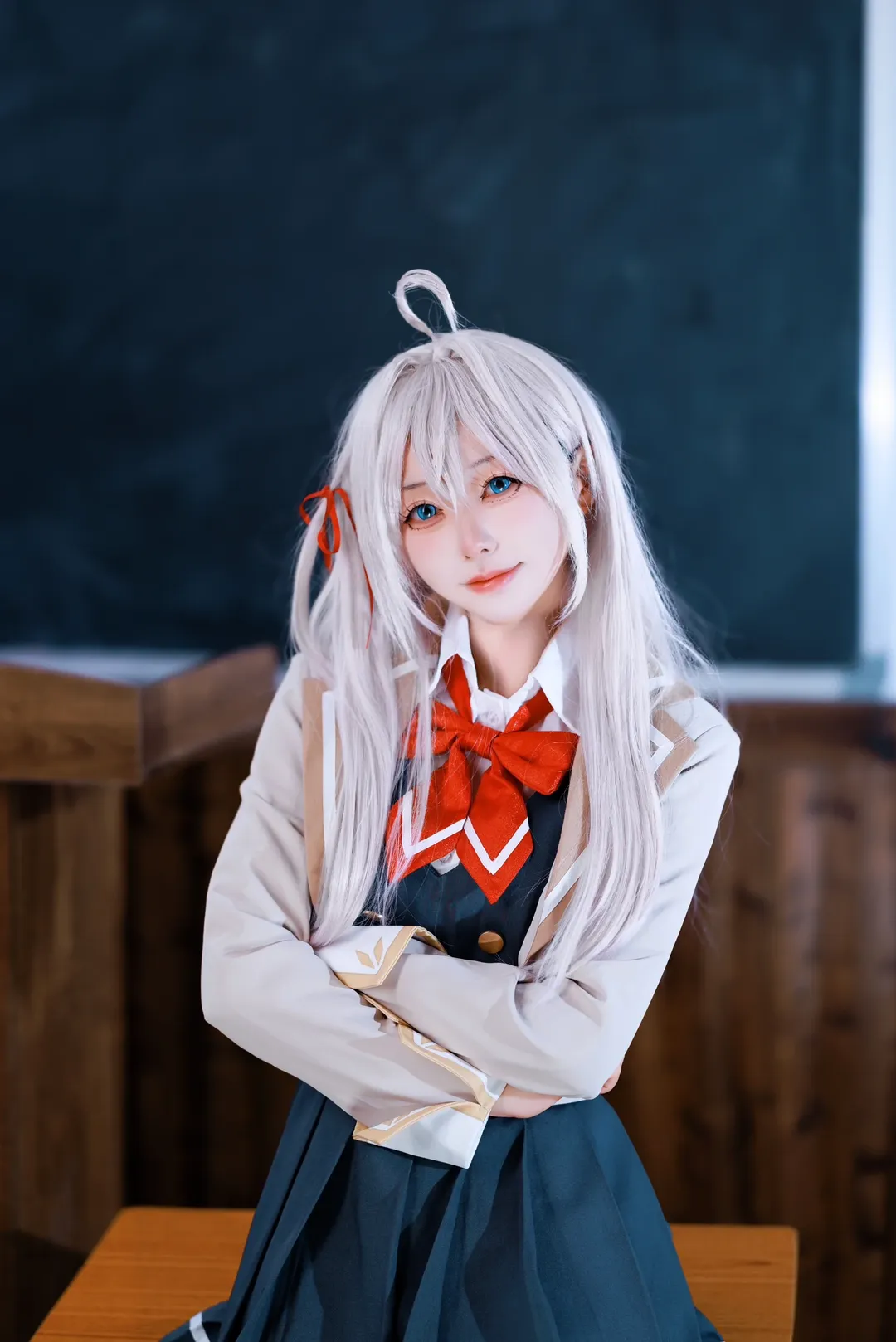 二次元少女, 白絲穿搭, 教室拍照, 艾莉同學cos, 不時地以俄語遮羞的鄰座艾莉同學 - 第13張