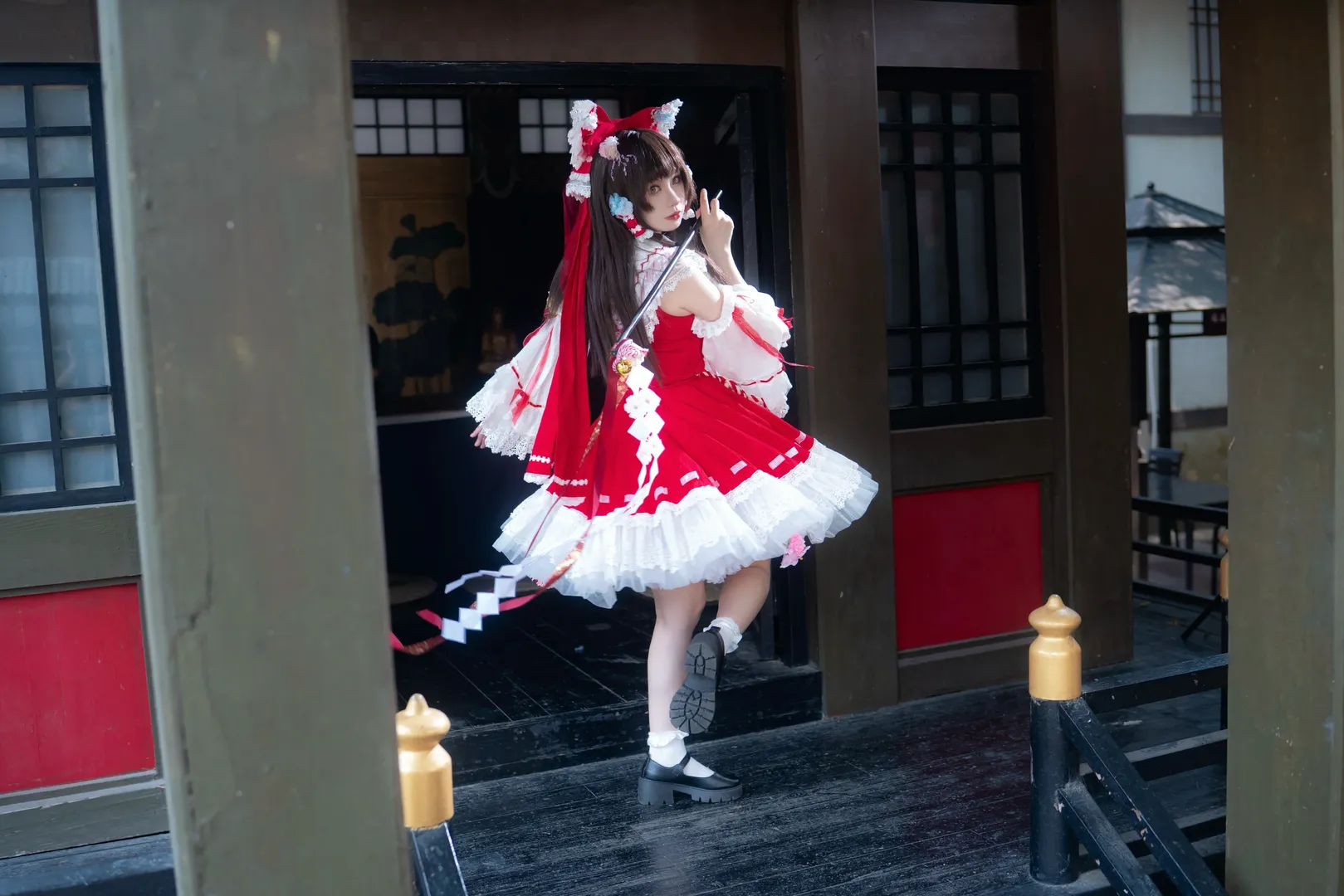 博丽灵梦cos, 东方Project, 夏日氛围, cosplay摄影, 和风巫女 - 第2张