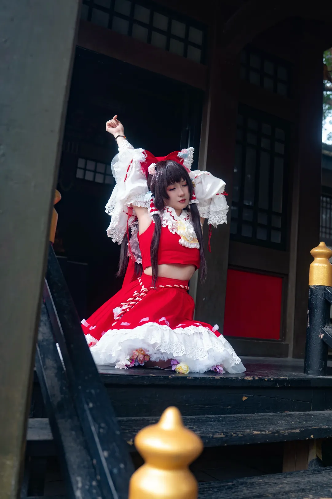 博丽灵梦cos, 东方Project, 夏日氛围, cosplay摄影, 和风巫女 - 第3张