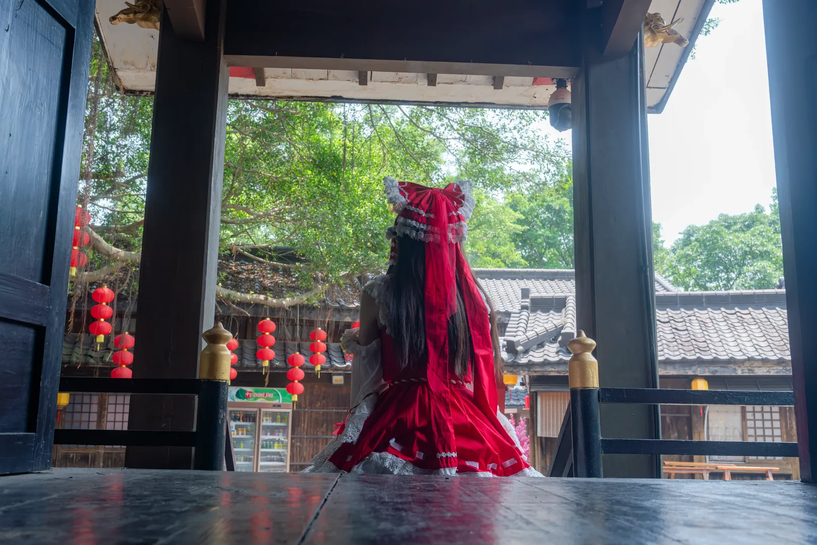 博丽灵梦cos, 东方Project, 夏日氛围, cosplay摄影, 和风巫女 - 第7张
